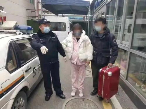 女子不幸被1斤重螃蟹夹手，紧急求助119，警方迅速救援感动网友